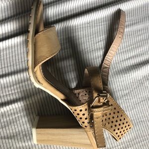 Ounce buckle tan leather heels